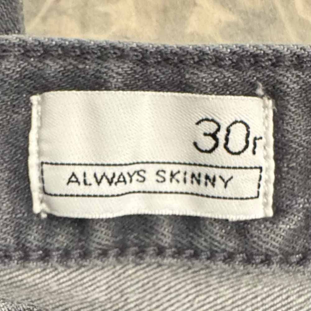 EUC Gap 1969 Skinny Jeans (30) - Picture 4 of 7
